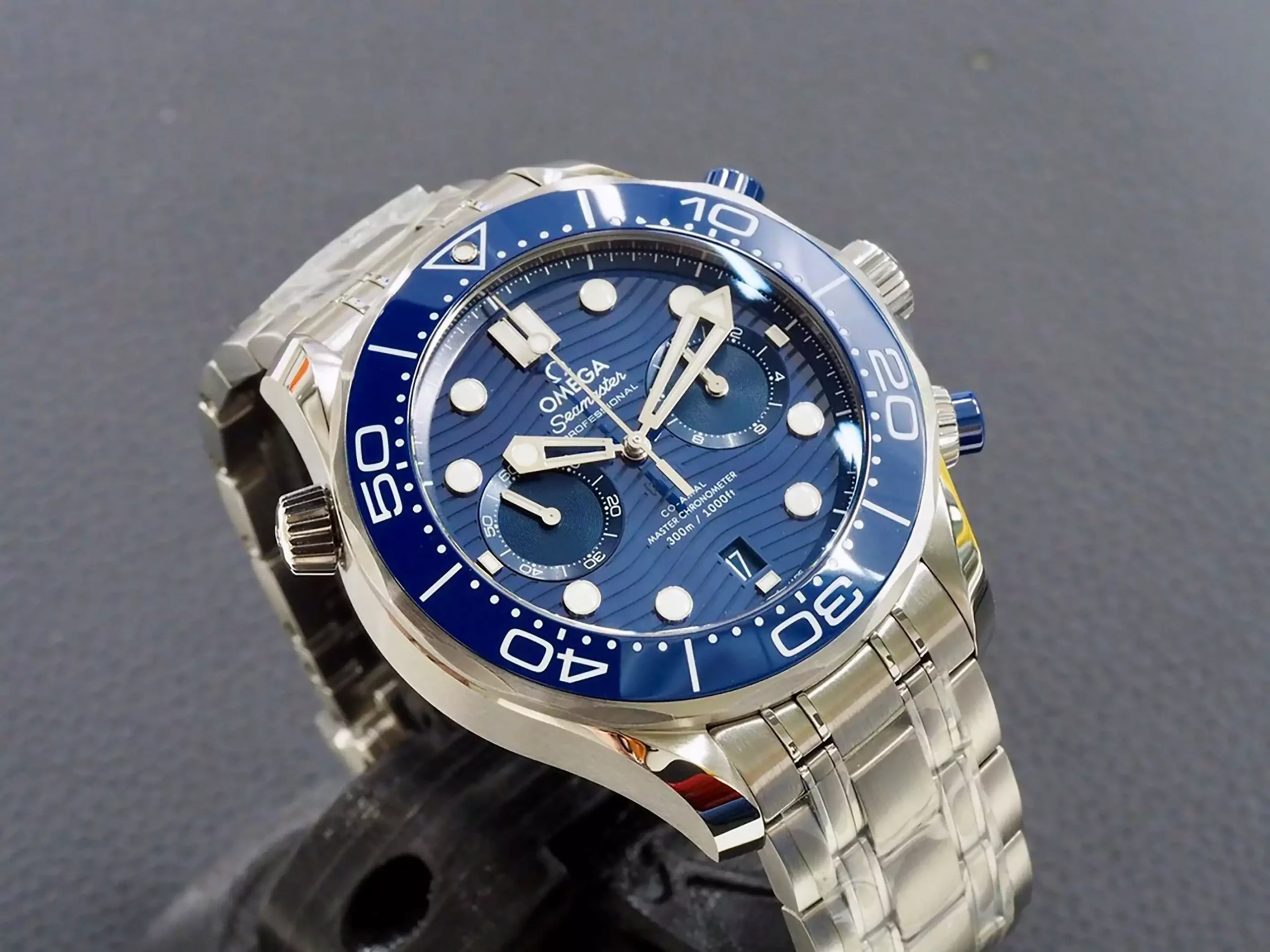Omega Seamaster Diver Blue Dial Men’s Watch Item No. 210.30.44.51.03.001 ( Replica )