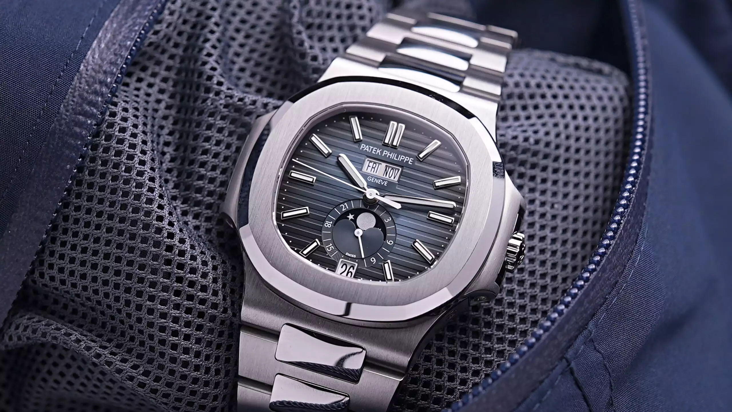 Patek Philippe Nautilus Blue Dial Moonphase Annual Calendar 5726/1A-014 ( Replica )