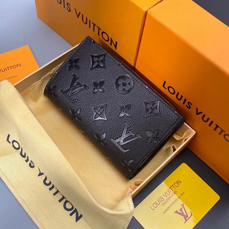 Louis new arrival wallets size : 13.5*9.5*3.5 cm