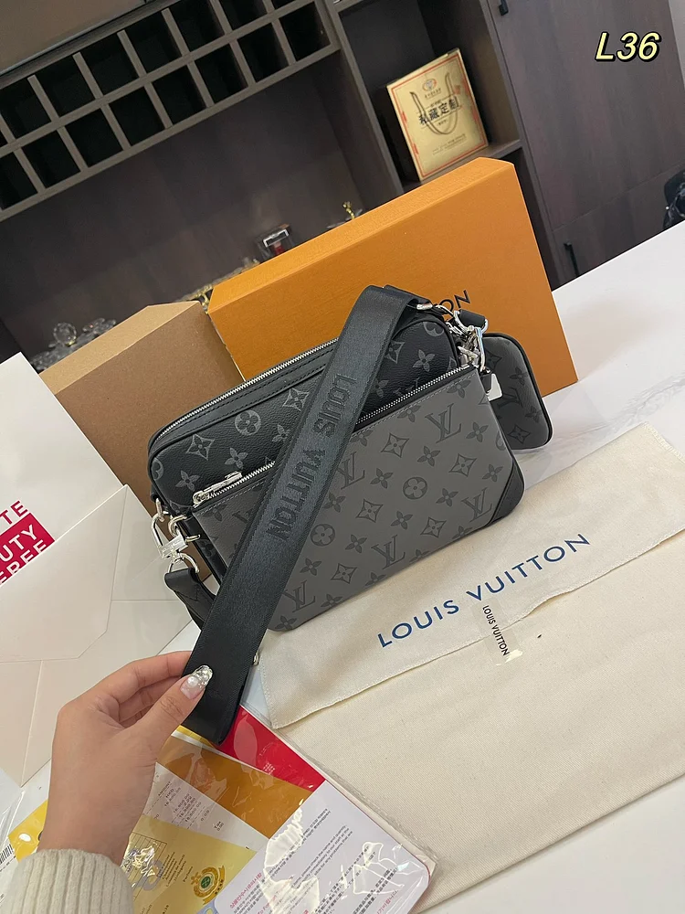 Louis men crossbody bag