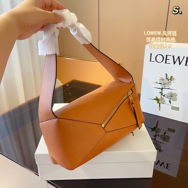 Loe puzzle hobo bag size : 29*10*14cm
