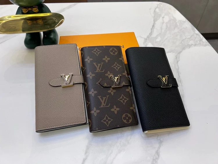 Louis new arrival Taurillon Capucines wallet size: 10*19*1.7cm