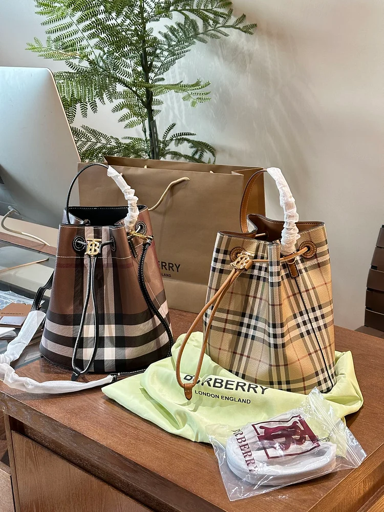 BB new arrival bucket bag size : 25×30 cm