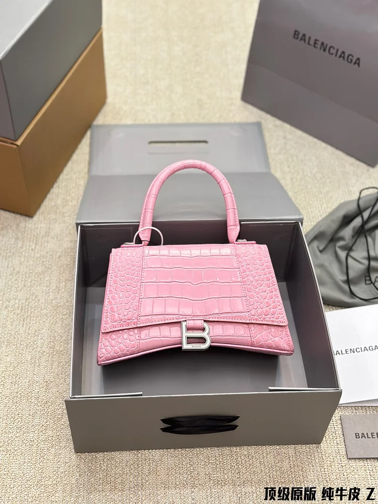 Balen hourglass xs bag size : 23 * 14cm