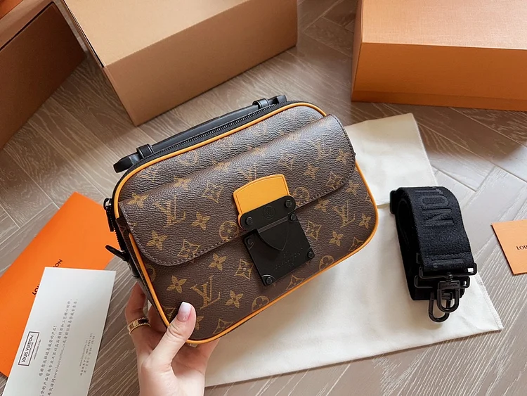 L slocksling men bag size 25*17 cm